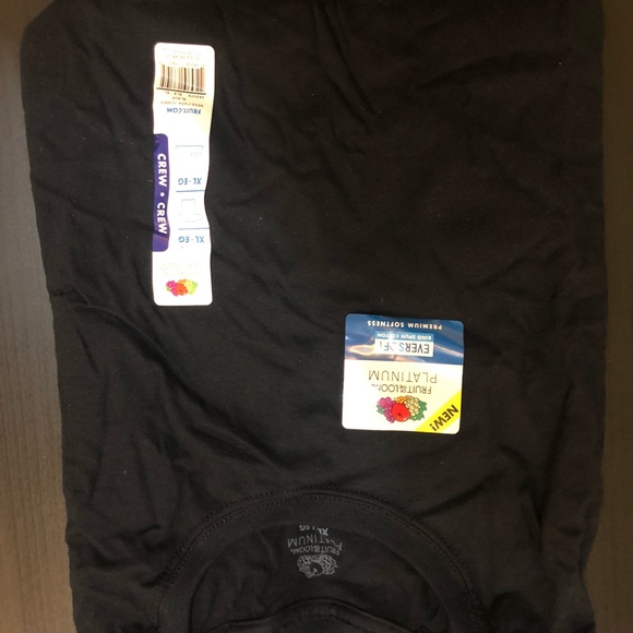Fruit of the Loom Other - Men’s black tee fruit of the loom crew XL